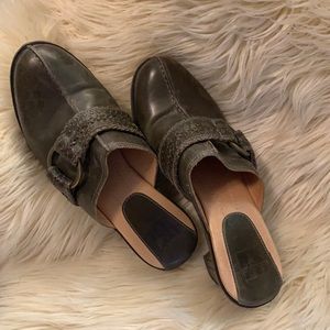 Frye mule / clog